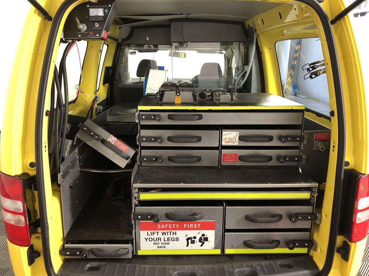 <p>2015 SkyJack Man Lift</p>
