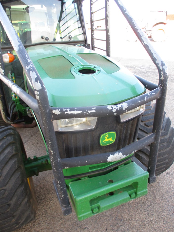 <p>Mikasa MVH-308H Plate Compactor</p>