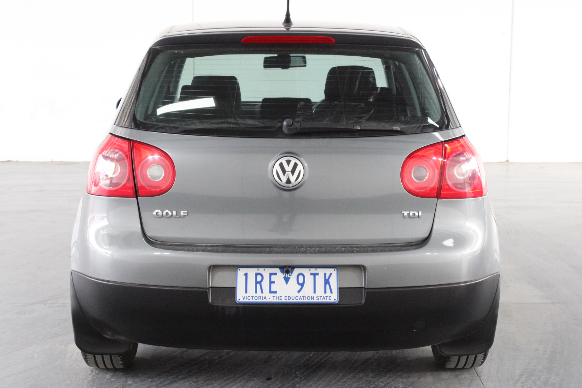 HAWKERS Unisex Warwick Sunglasses, Raw Carbon Black.