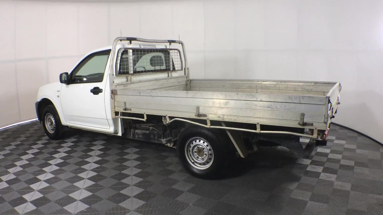 1 x SUNBEAM Kettle & 1 x PHILIPS Handheld Steamer. NB: Minor Use.