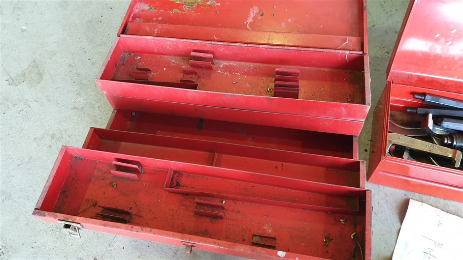 Toolbox of Hydraulic Gear Puller Components Auction (00503017319