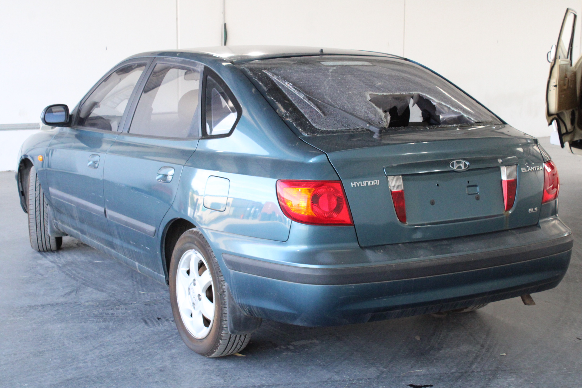 Hyundai elantra 2003 год