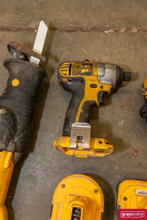 Assortment of Dewalt 18V Power hand tools. Auction (00455042428
