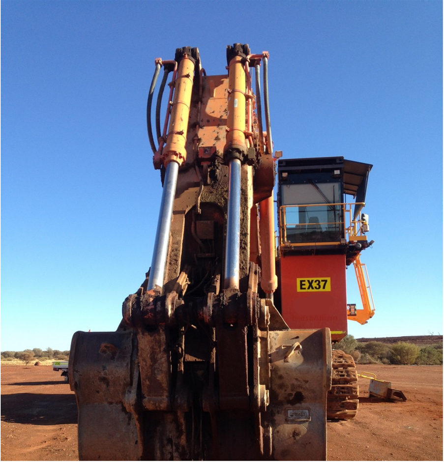2012 Hitachi EX1900-6 Track Excavator with Bucket