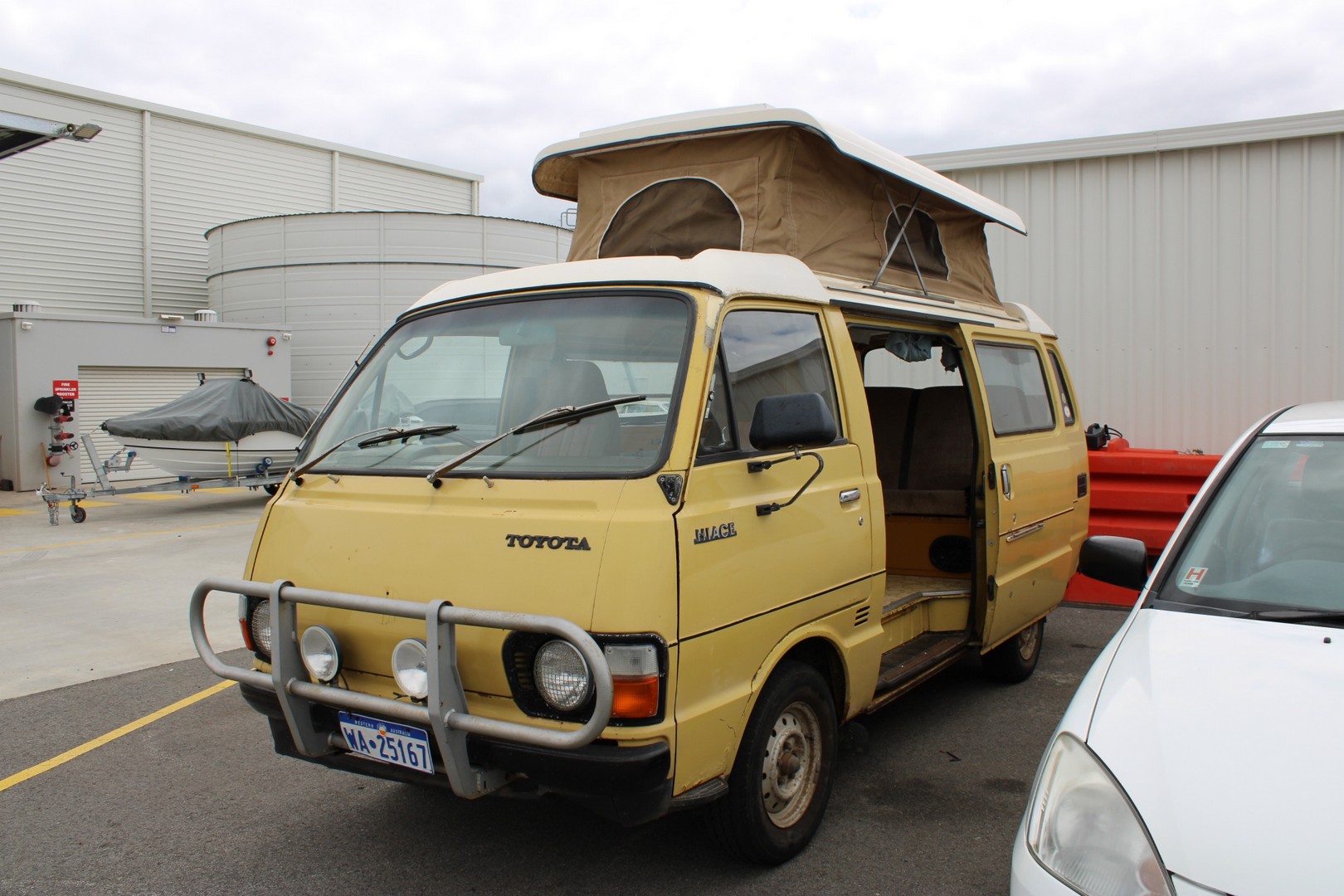 Toyota hiace 1977