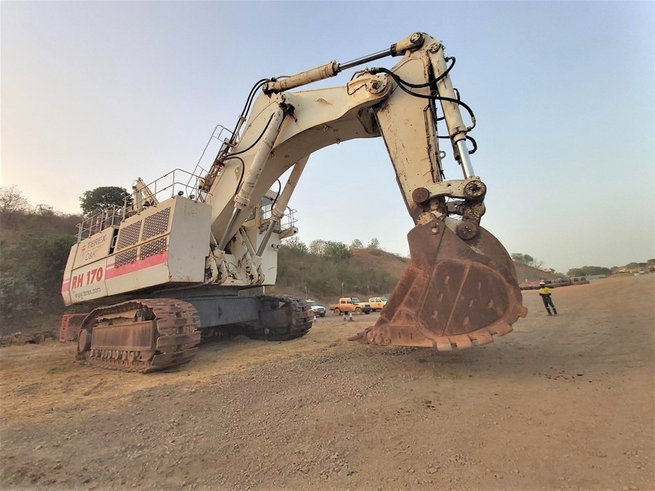Caterpillar & Liebherr Excavators