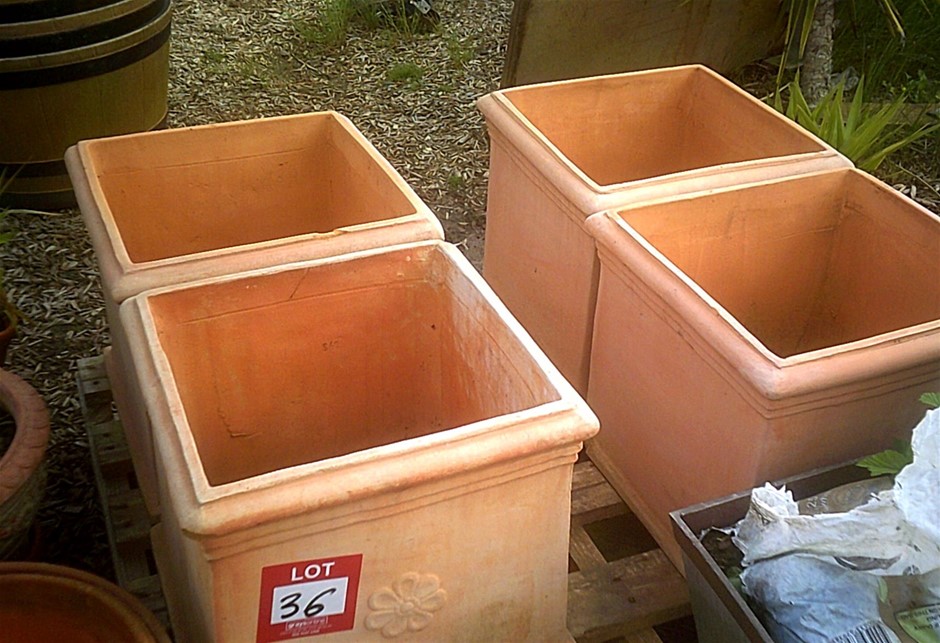 4 square terracotta pots. 400mm x 400mm x 400mm Auction (00363017896