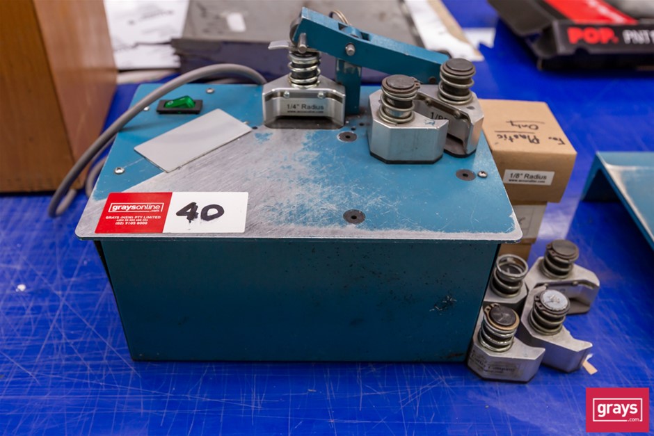 Accu Cutter Co Corner Rounder with Assorted Tools Auction (00405042706