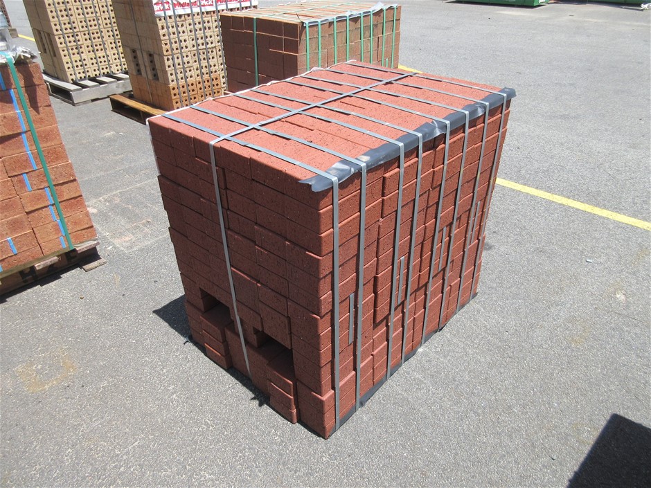 30 x Packs of Heavy Duty Red Paver Bricks Auction (00299019984) Grays Australia