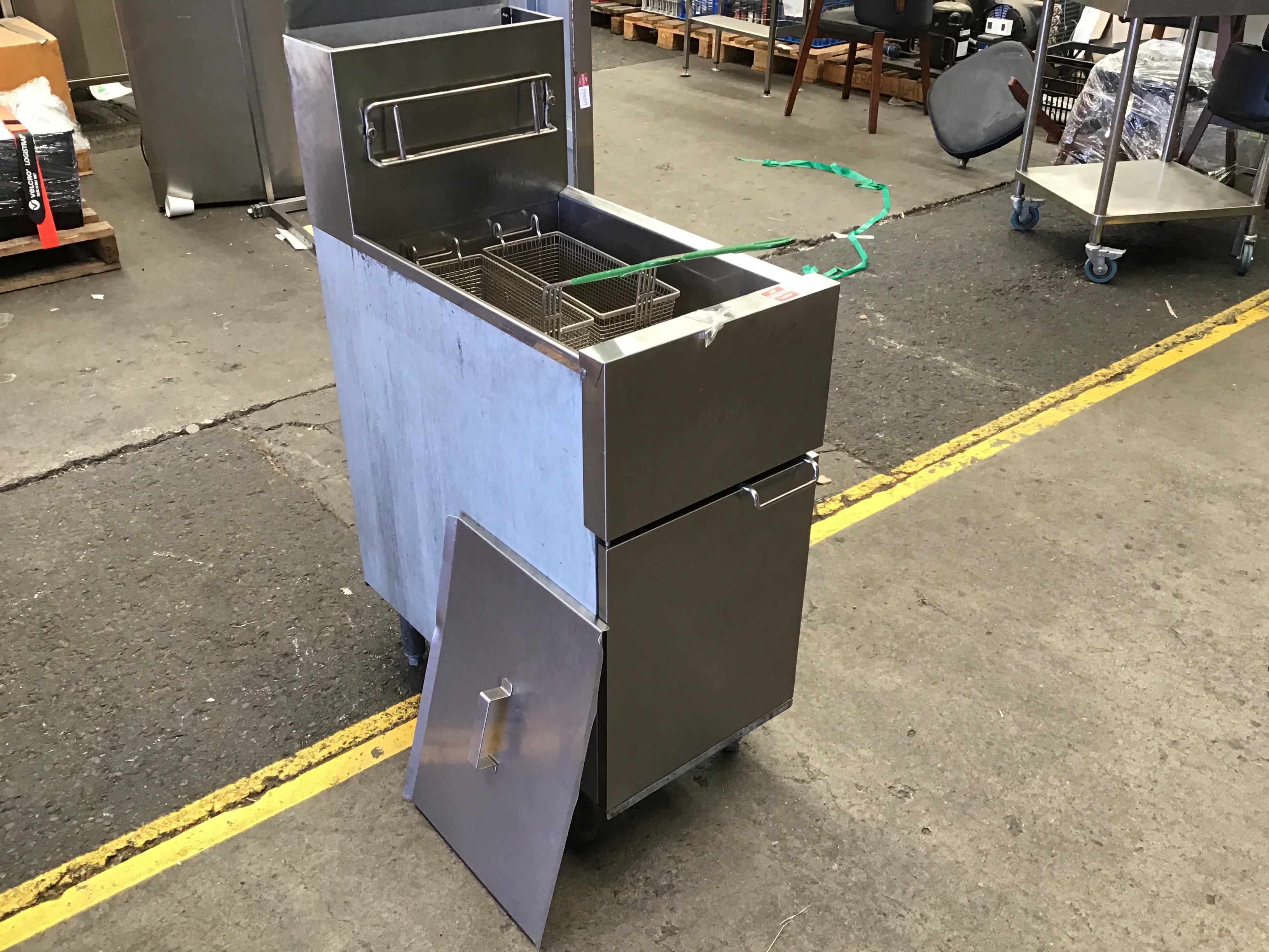 Dean SR42GN Deep Fryer Auction (0017-7029456) | Grays Australia