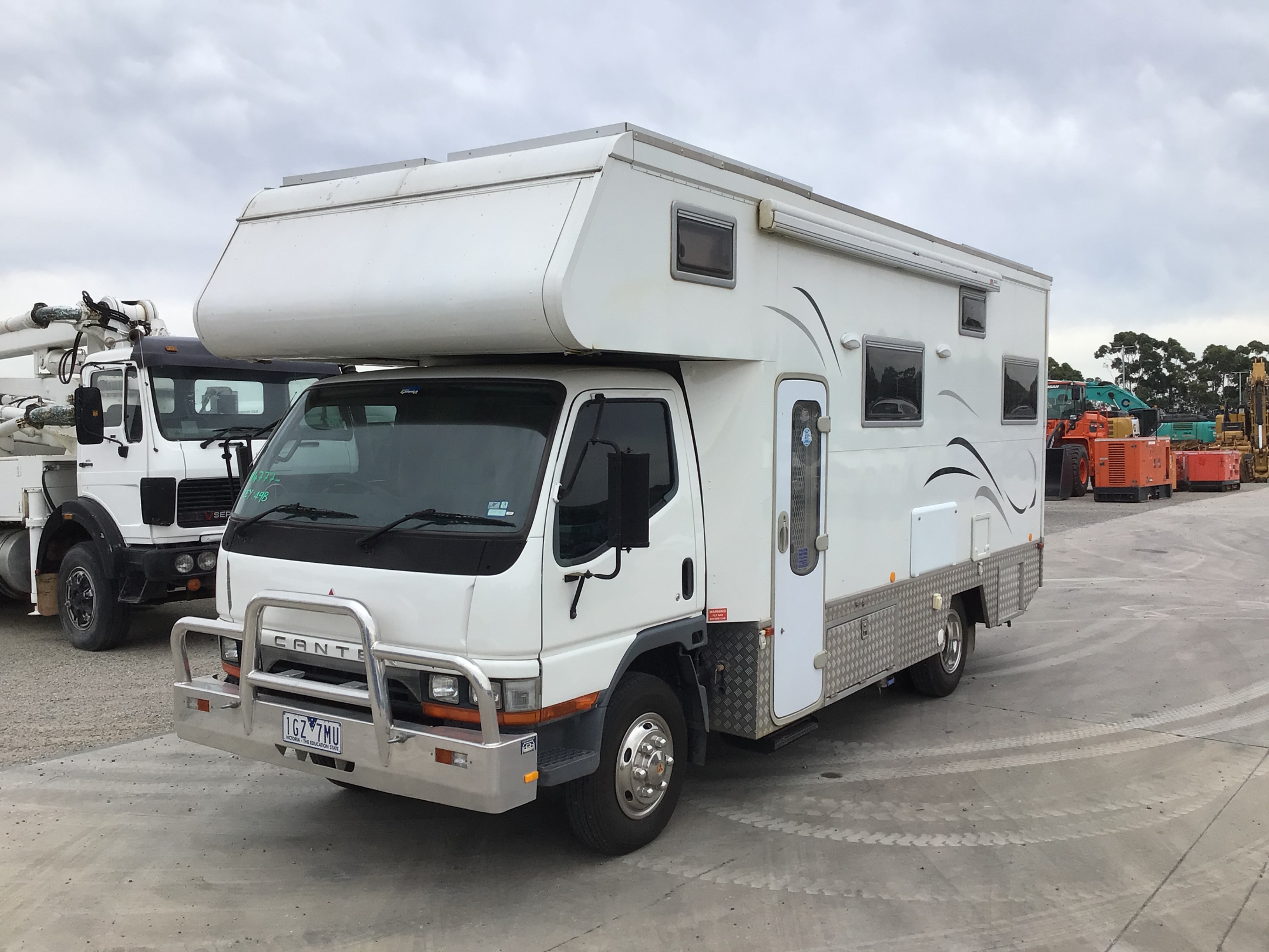 1999 Mitsubishi Canter 4 x 2 Campervan Auction (0003-3018260) | Grays ...