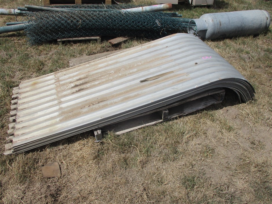30 Sheets approx. of Corrugated Bullnose Roofing Sheets Auction (0080