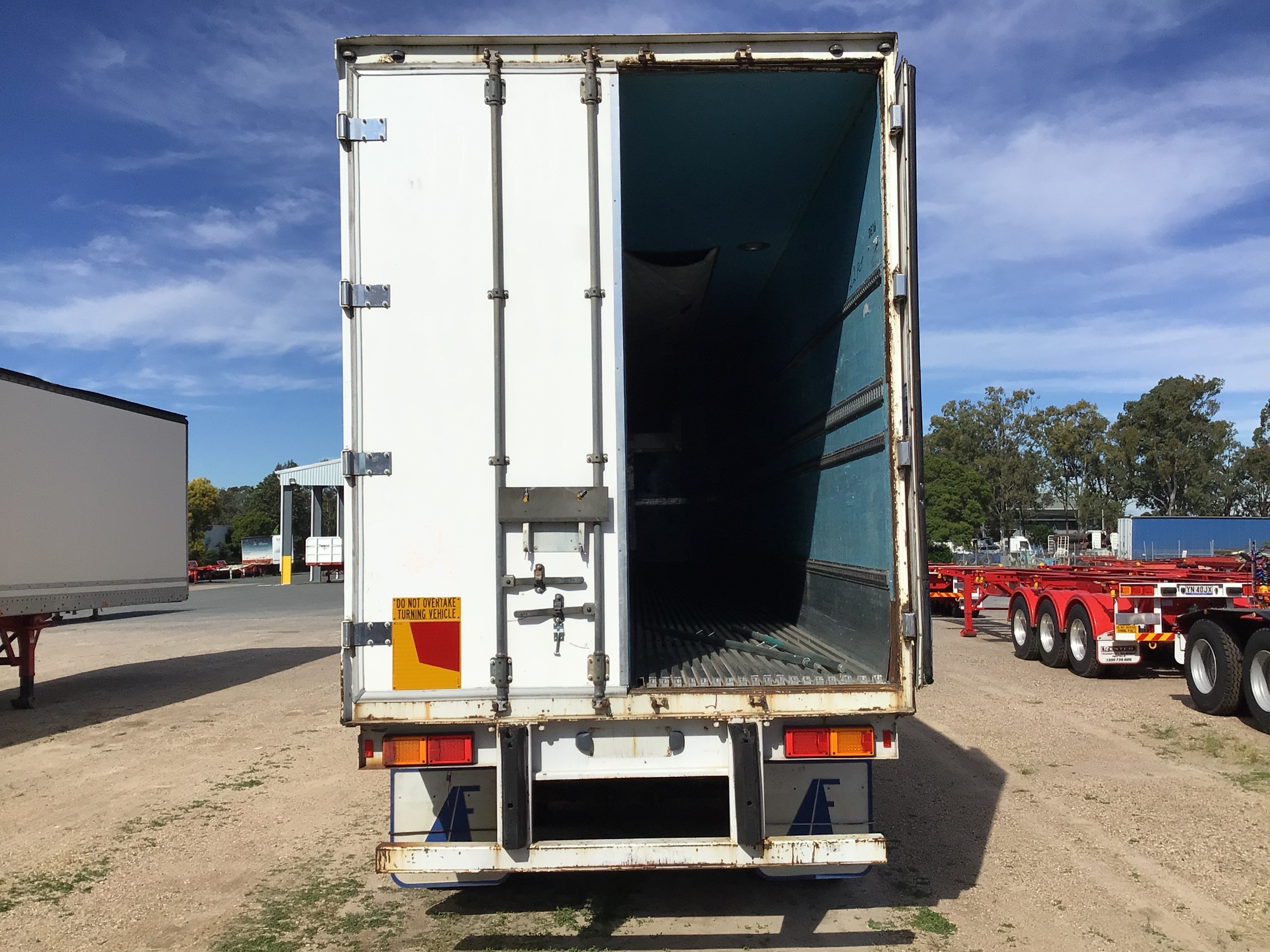 1996 Maxi-Cube Hi-Cube Reefer Triaxle Refrigerated Trailer Auction ...