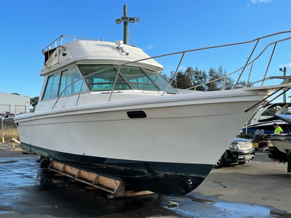 Riviera 32Ft Flybridge Cruiser Boat, Twin Volvo Penta 130Hp Diesel ...