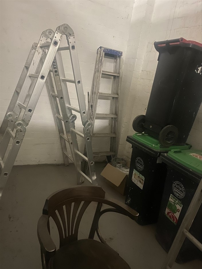 Entire contents of overdue storage including Auction (00015046032