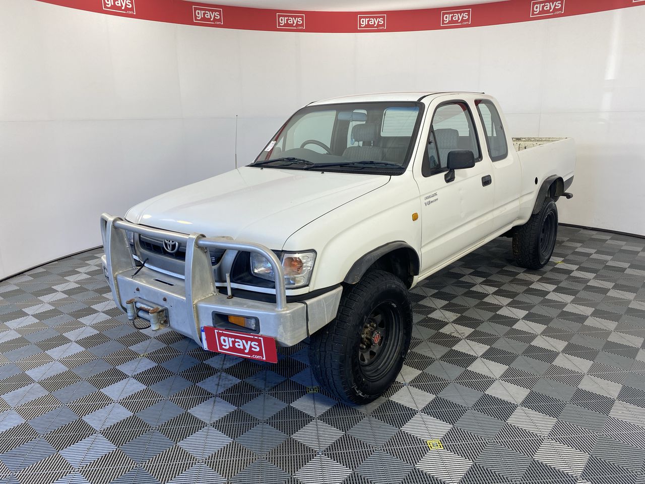 2004 Toyota Hilux XTRA-CAB 4X4 Manual Ute Auction (0001-9025874 ...