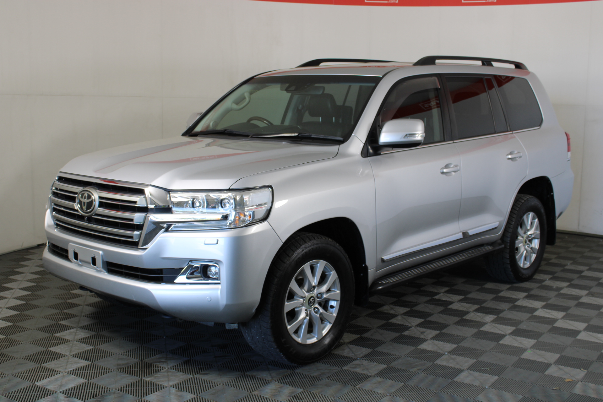 2015 Toyota Landcruiser SAHARA VDJ200R Turbo Diesel Automatic Wagon ...