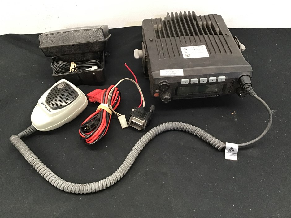 Motorola XTL 2500 2 Way Radio Auction (00057039031) Grays Australia