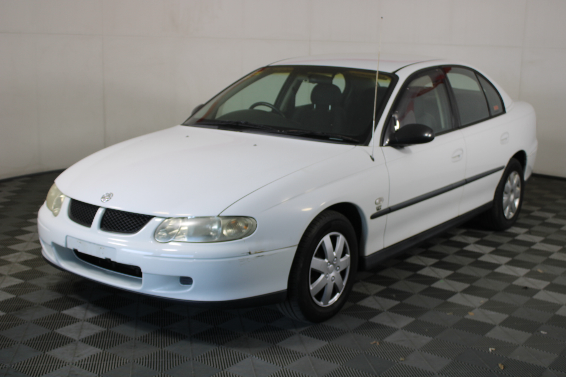 2001 Holden Commodore Executive VX Automatic Sedan Auction (00015047925) Grays Australia