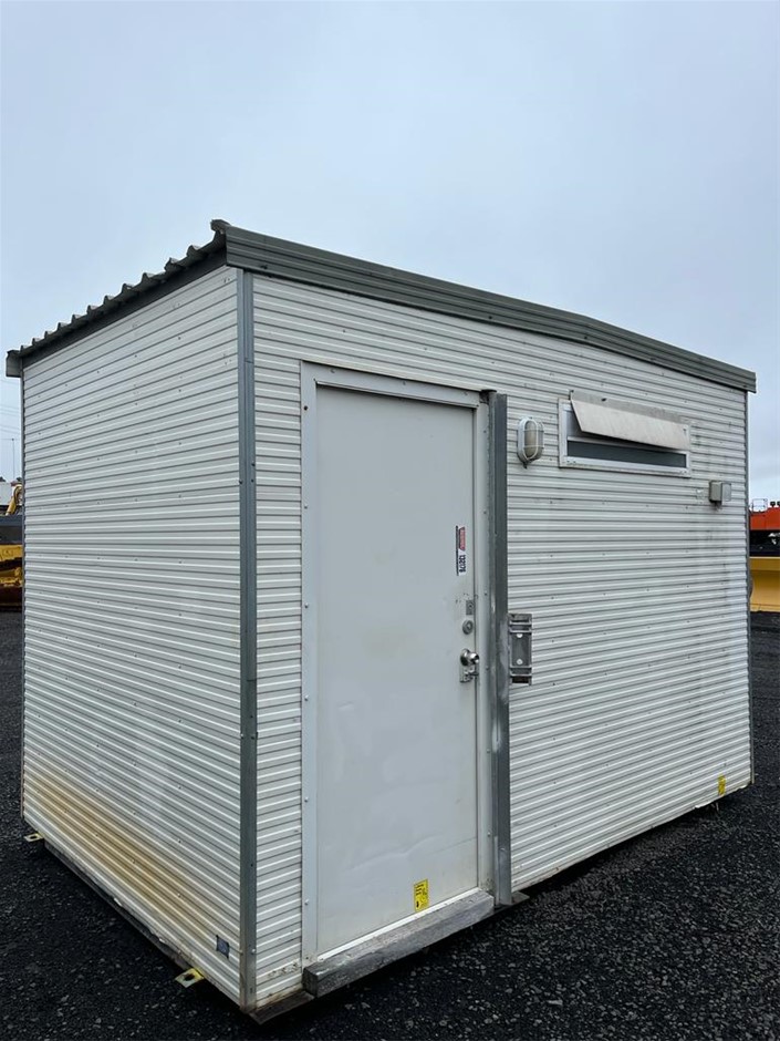 APB 3.6m x 2.4m Demountable Toilet Block Auction (00027038154) Grays