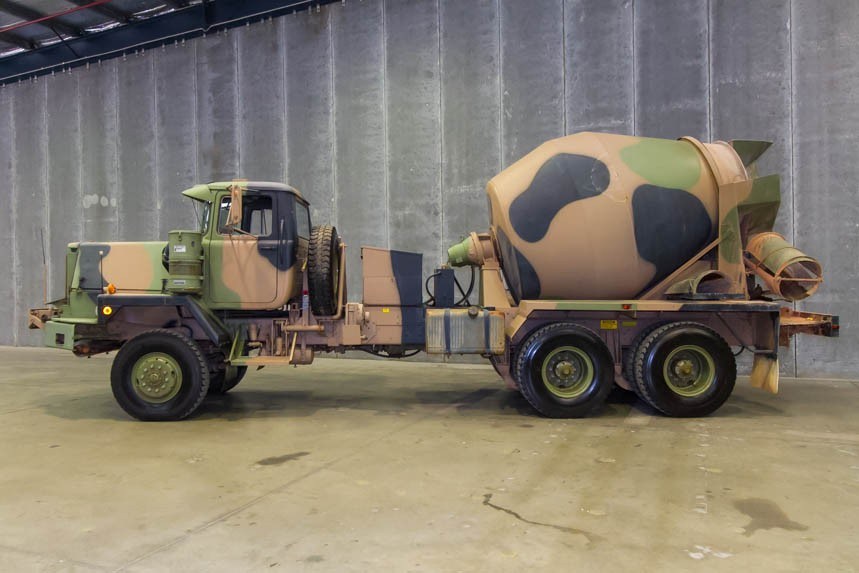 6X6 Concrete Mixer 10/1984 Mack R6X6 NIL 6X6 Auction (00115007077