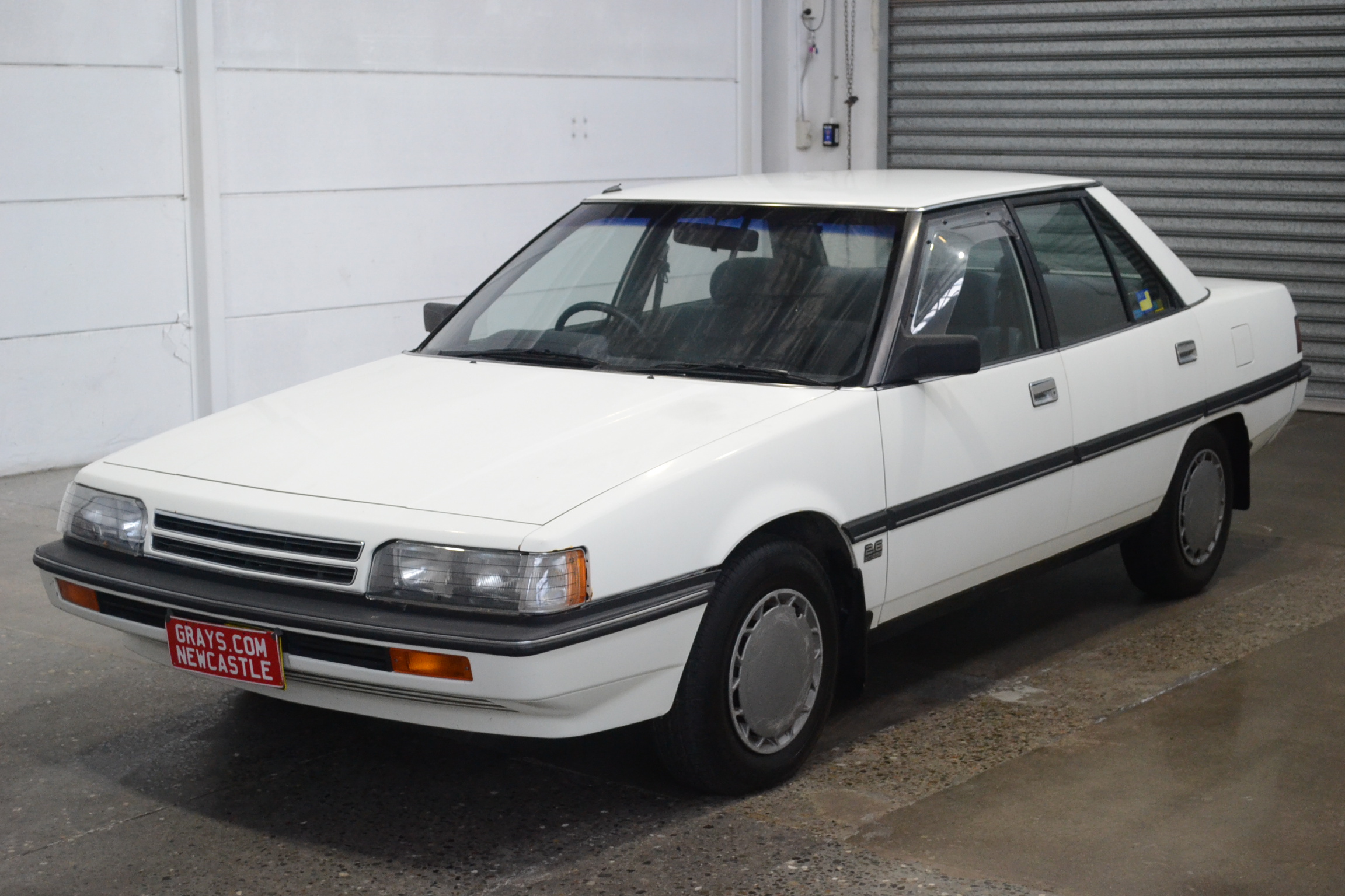 1990 Mitsubishi Magna Executive TP Automatic Sedan Auction (0001 ...