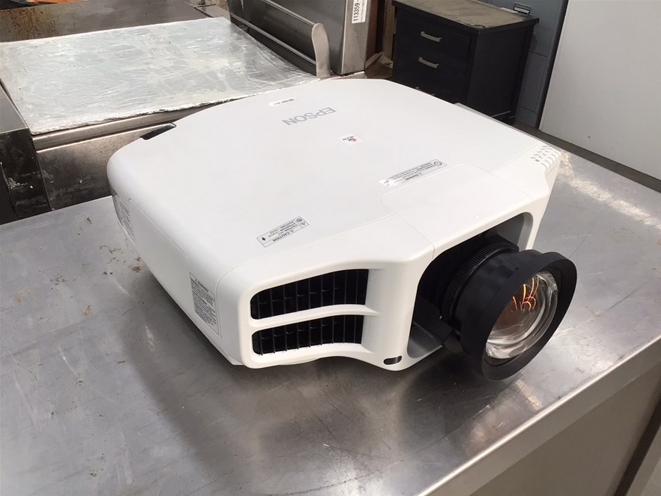 Epson EBG7400U Large Venue LCD Projector Auction (00363022222