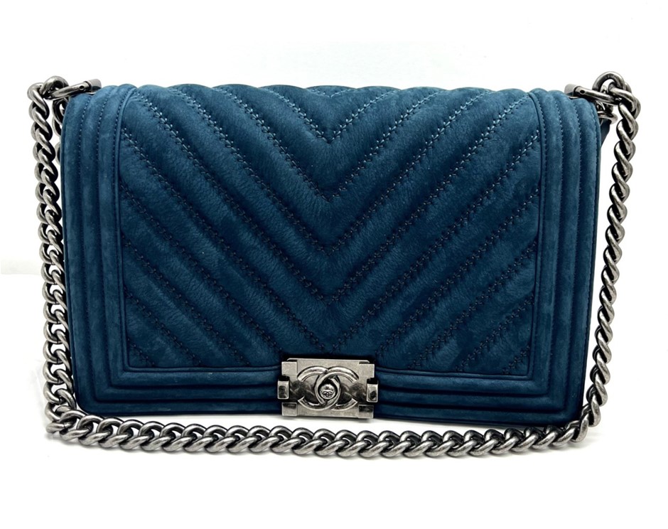 Chanel Boy Flap Chevron suede medium bag Auction 0008 2544850