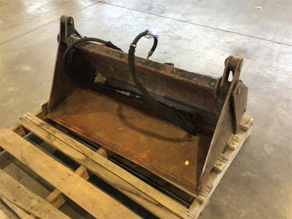 4 Way Mini Loader Bucket Auction (00558015981) Grays Australia