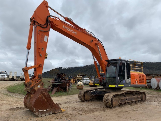 Hitachi Zaxis 330 Tracked Excavator Auction (0005-5050801) | Grays 