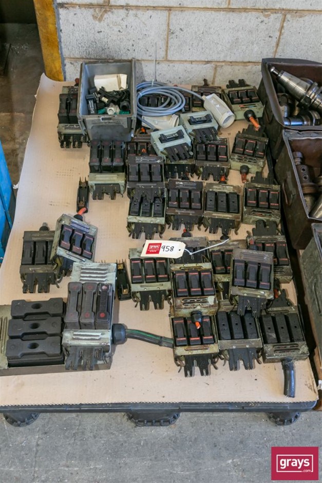 30x Electrical Buzz Bar Plugs Auction (09585050714) Grays Australia