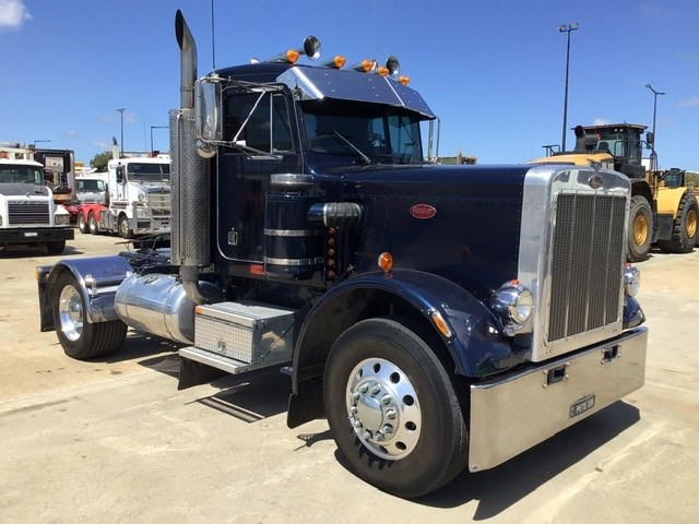 1984 Peterbilt 359 4 x 2 Prime Mover Truck