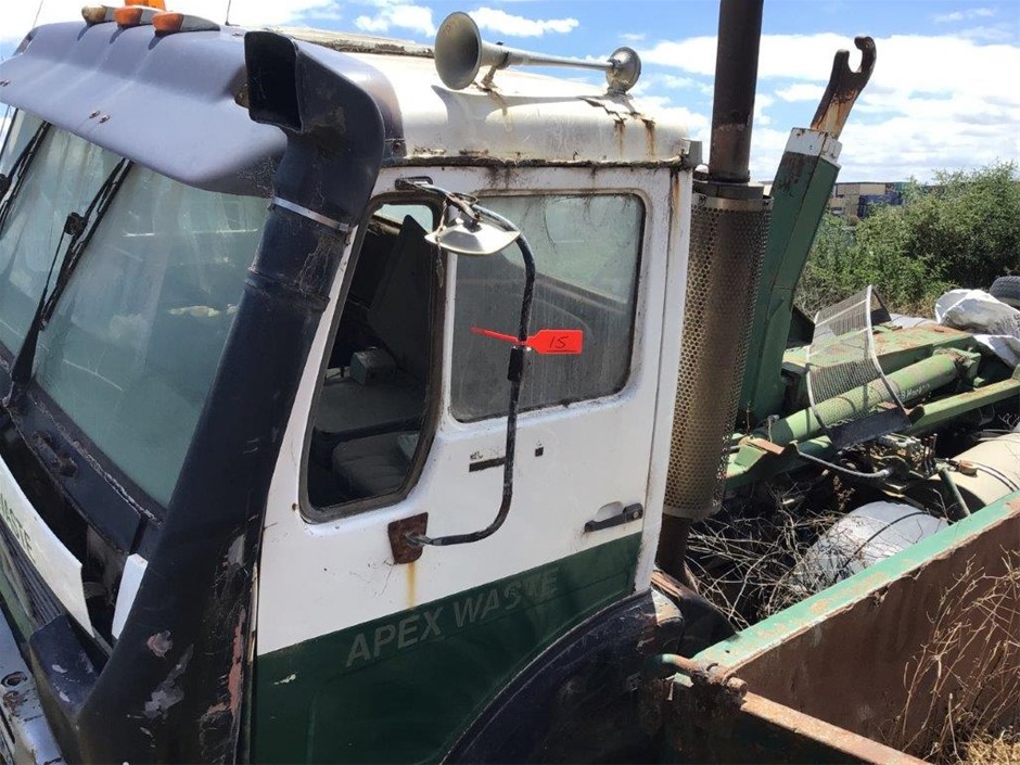 Hooklift Truck Auction (00153024286) Grays Australia