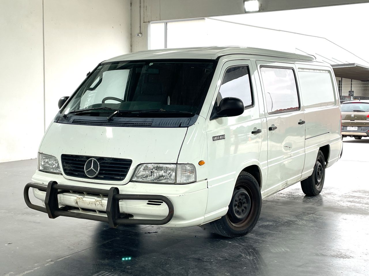 Unreserved 2000 Mercedes Benz MB 140D Manual Van