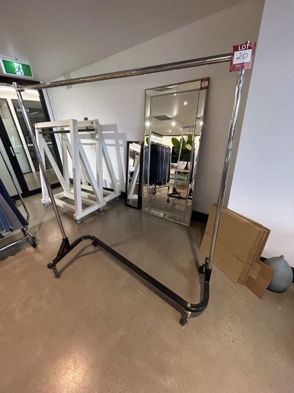 1 x Heavy Duty Metal/Chrome Mobile Clothes Rack Auction (00205051496