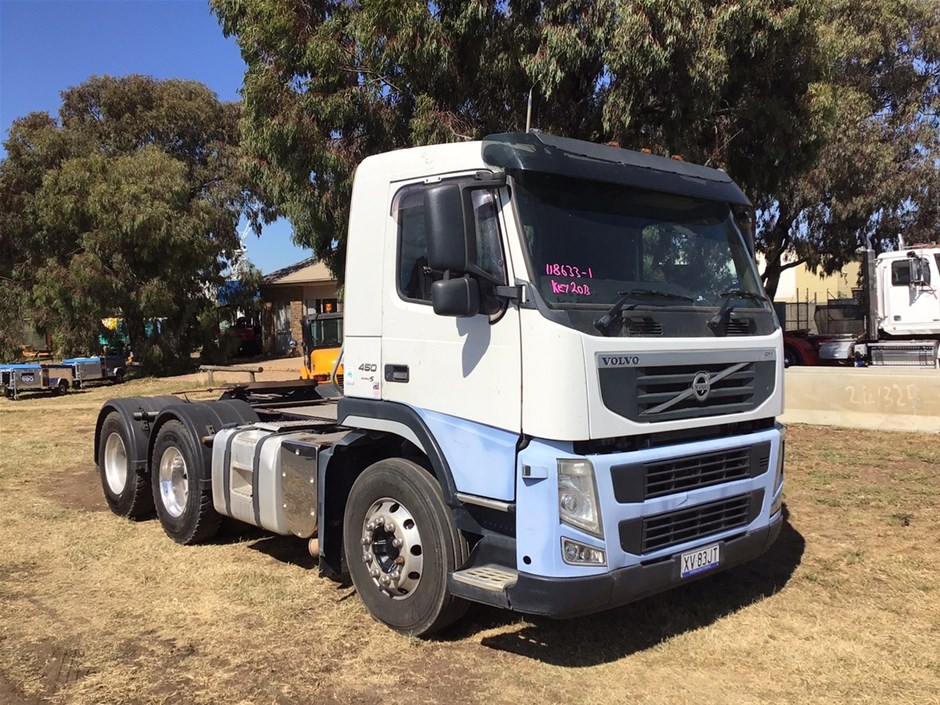 2013 Volvo FM Prime Mover & JCB 520-40 Telehandler - Vic