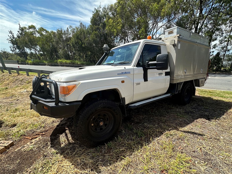 2014-toyota-landcruiser-workmate-w-lovells-gvm-upgrade-auction-0001