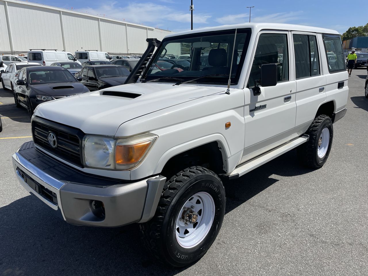 2011 Toyota Landcruiser Workmate (4x4) VDJ76R Turbo Diesel Manual Wagon ...