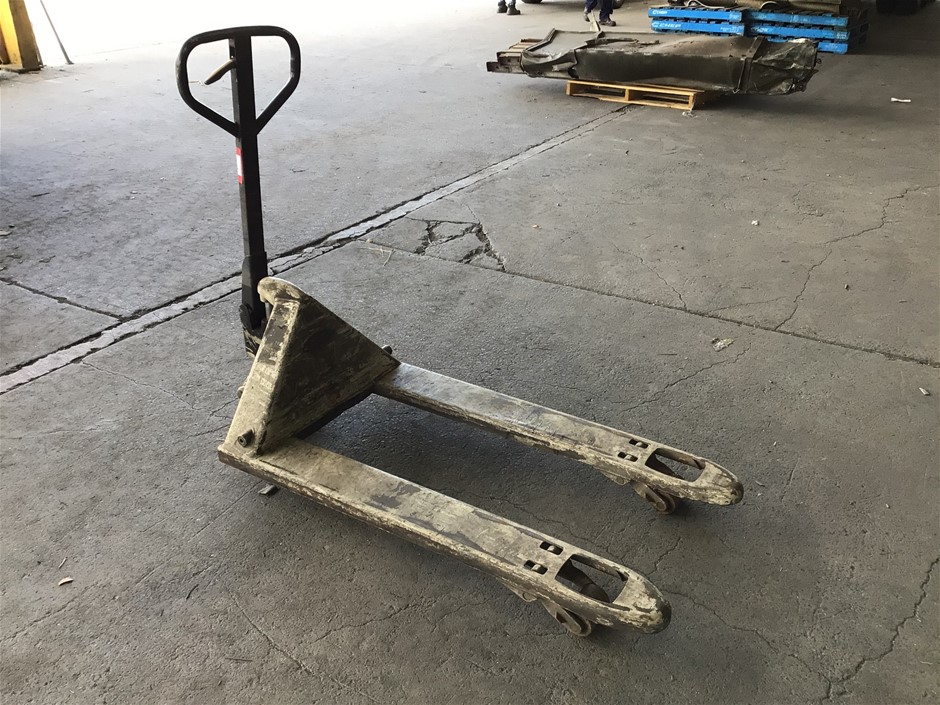 Crown Pallet Truck Manual Auction (50147042622) Grays Australia