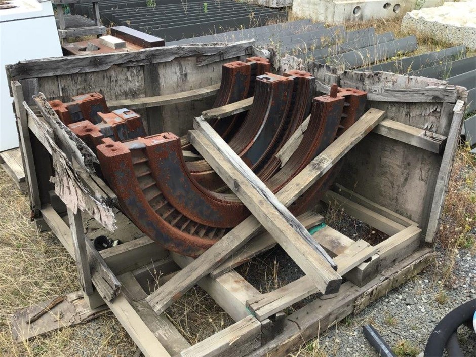 3x Steel Turbine Blades in Wooden Crate Auction (0072-3024329) | Grays ...