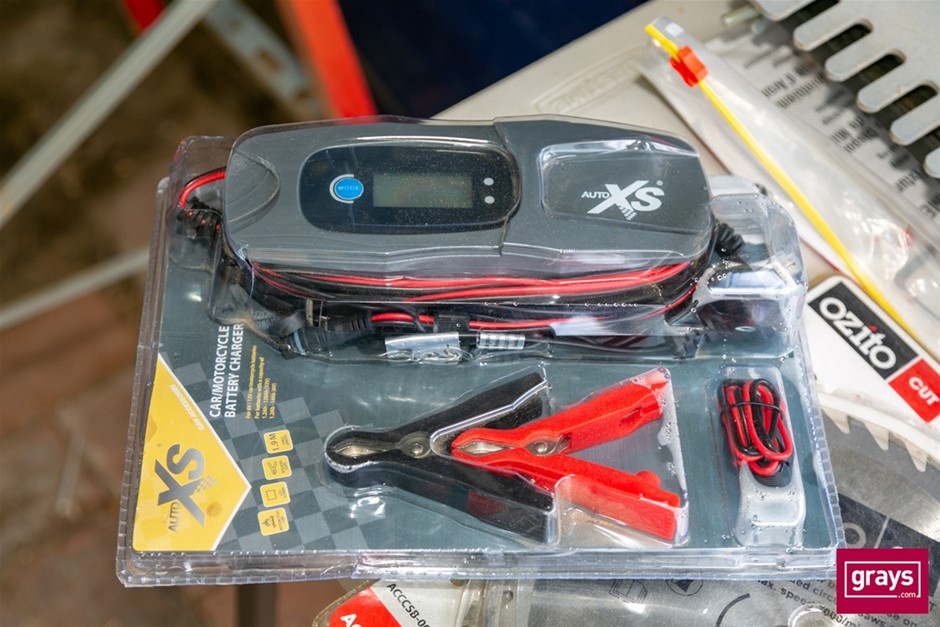 Auto XS Battery Charger Auction (00665051707) Grays Australia