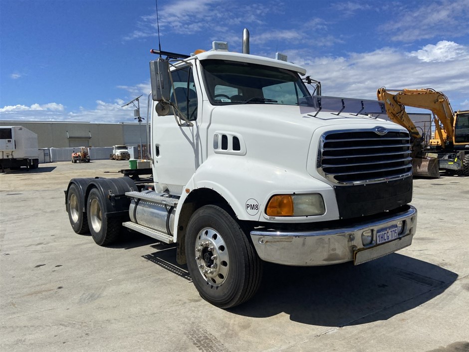 <p>2004 Sterling  LT9500 6 x 4 Prime Mover Truck</p>
