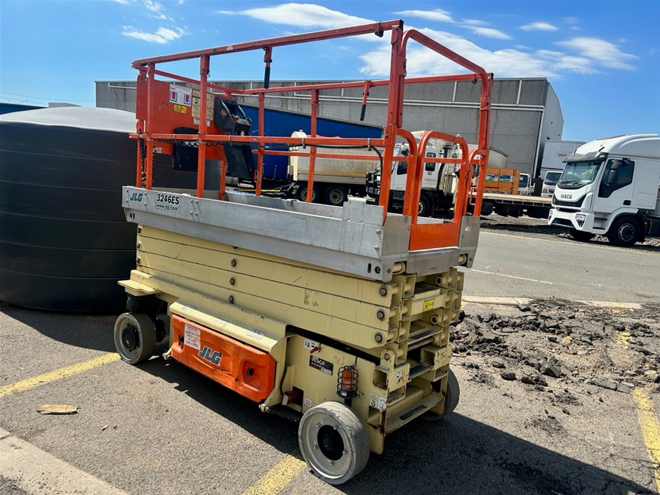 <p>2012 JLG 3246 ES Scissor Lift</p>