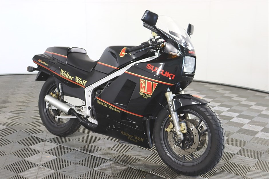 RG400 500 ガンマ　Walter Wolf フロント　フェンダー RG400 500 ガンマ Walter Wolf フロント フェンダー パーツ