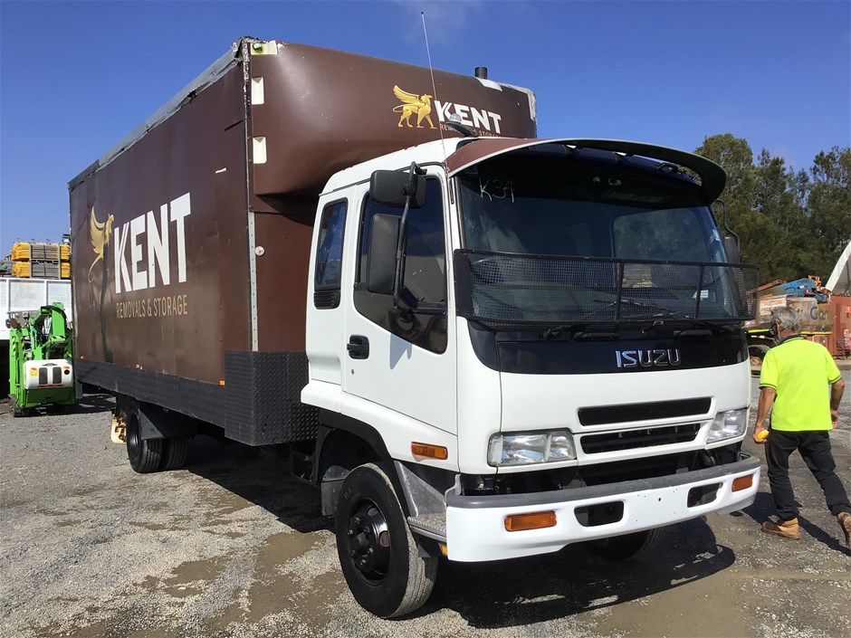 <p>2003 Isuzu  FRR 500 4 x 2 Pantech Truck</p>