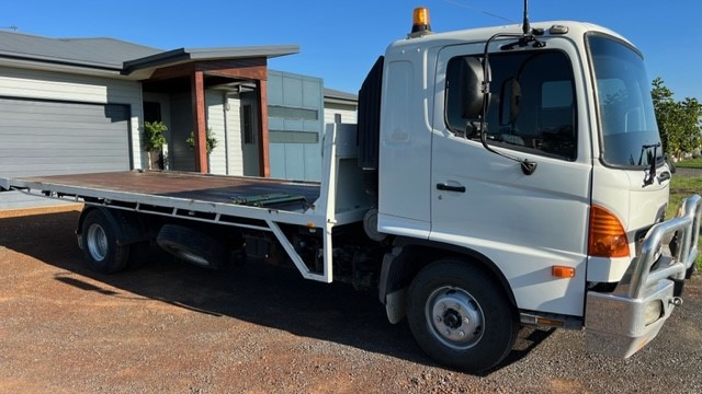 2006 Hino FD 4 x 2 Tilt Tray