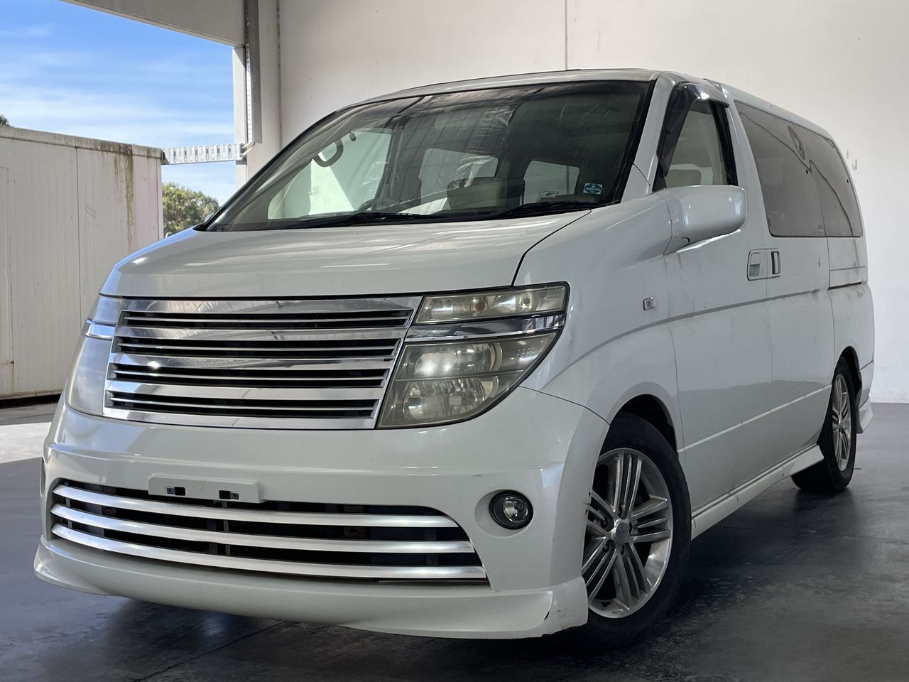 2013 Nissan Elgrand Rider 4 WD Automatic 7 Seats Van