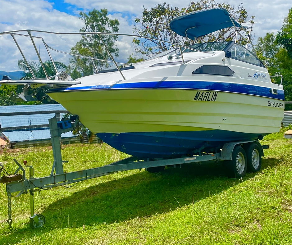 <b> Bayliner Ciera 2155 Sunbridge  Automatic Sports Cruiser Boat</b>
