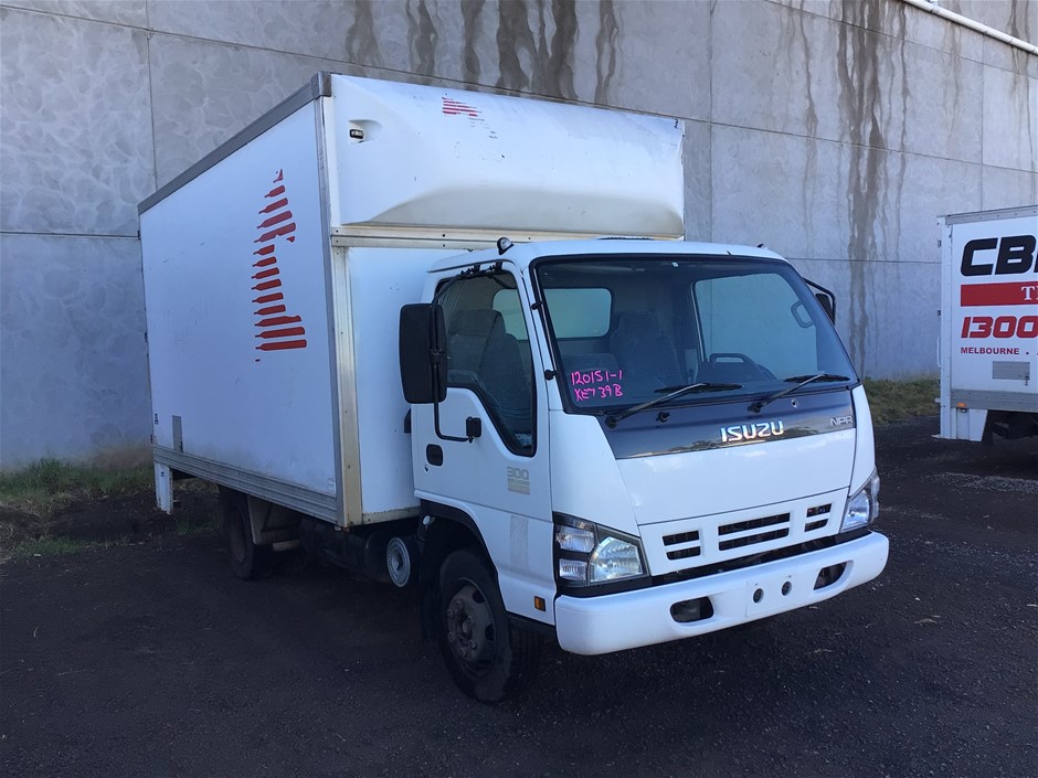 2005 Isuzu NPR 300 Medium (4 x 2) Pantech Truck
