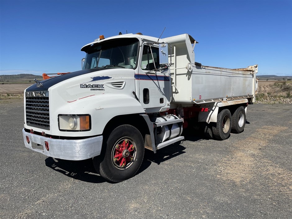 2003 Mack Metroliner 6 x 4 Tipper Truck